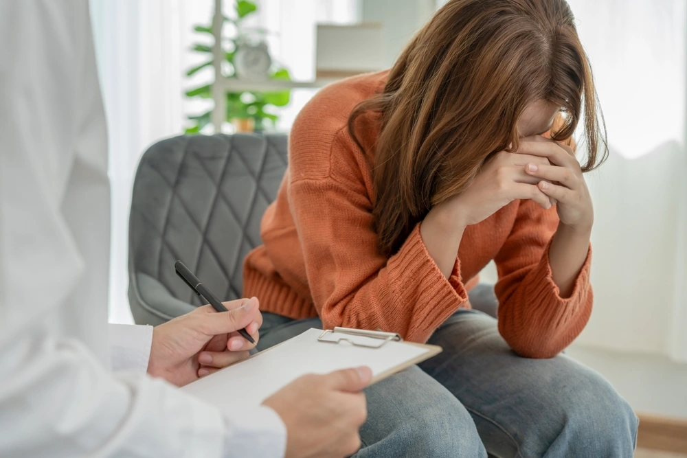 woman with mental health problems is consulting.